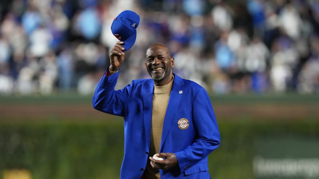 Lee Smith throws out ceremonial first pitch in Game 4 | 10/09/2025 |  Chicago Cubs
