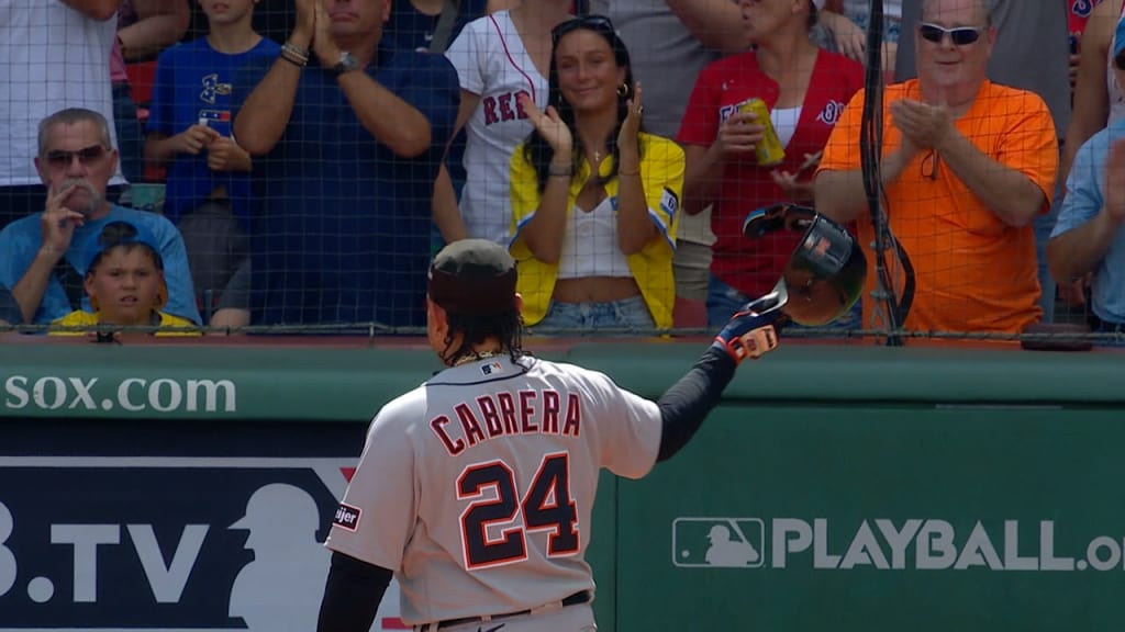 Miguel Cabrera ovation: Tigers legend gets standing ovation in last Major  League game - DraftKings Network