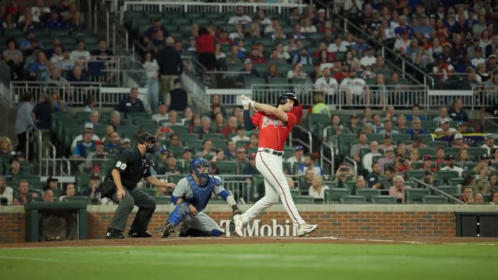 Matt Olson Breaks Braves' Single-Season Home Run Record - Stadium