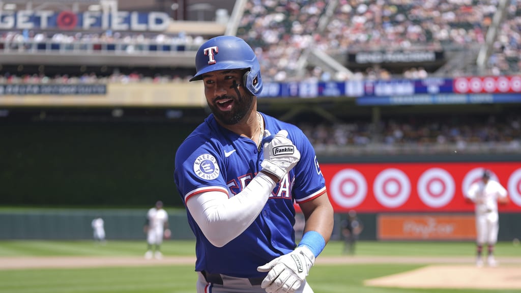 Ezequiel Duran's solo home run (1)