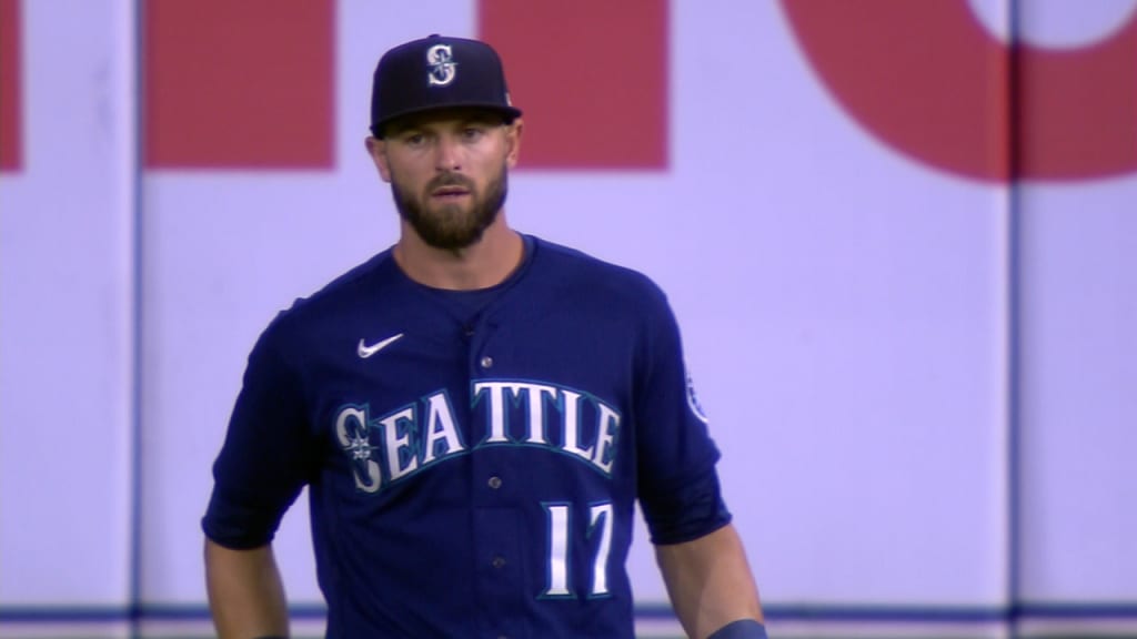Mitch Haniger makes awesome throw, 08/31/2022