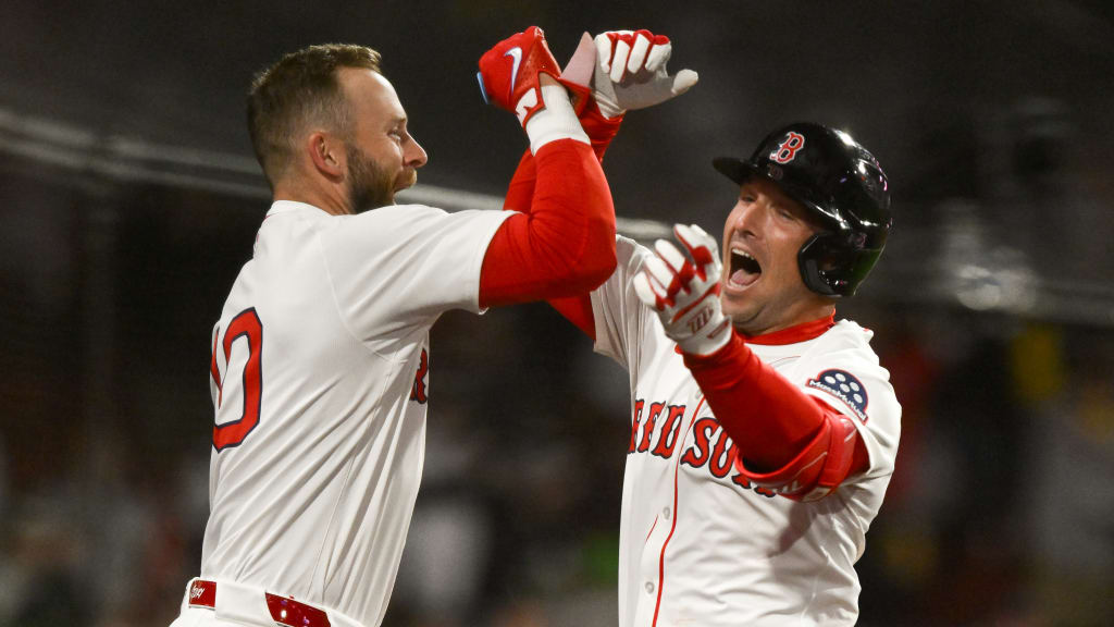 Alex Bregman's first Fenway HR with Red Sox (2)