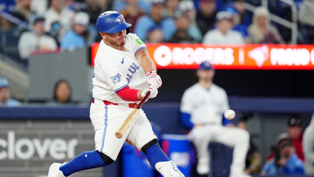 Alejandro Kirk's game-tying solo homer