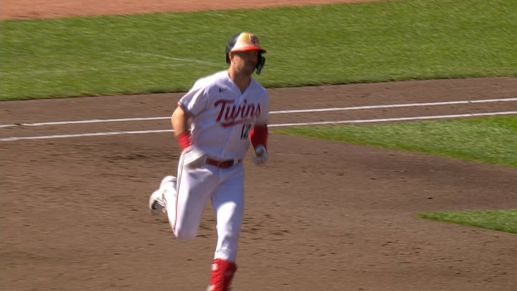 Field view of Kyle Farmer's homer