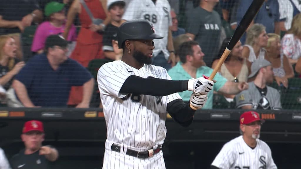 This Luis Robert homer makes him 4-for-4 on the afternoon 🔥