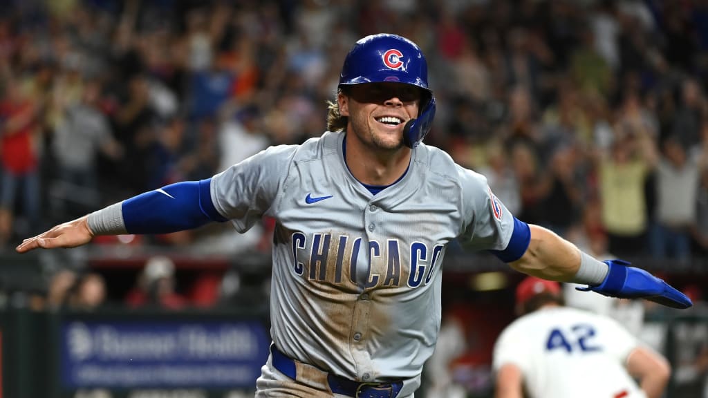 Nico Hoerner scores from second on a wild pitch | 04/15/2024 | Chicago Cubs