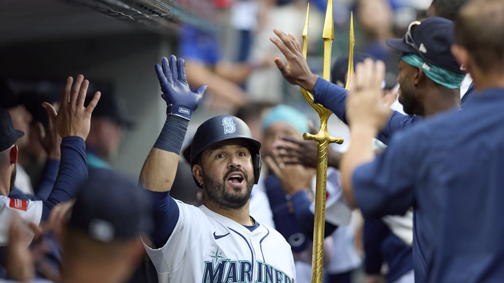Eugenio Suárez's first homer back with Mariners (37)
