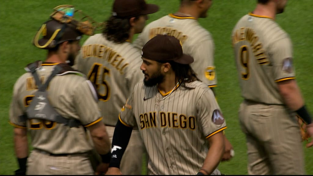 Padres get the DP for the final out, 07/01/2023