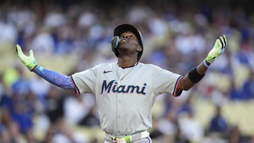 Jazz Chisholm Jr.'s leadoff homer (5)