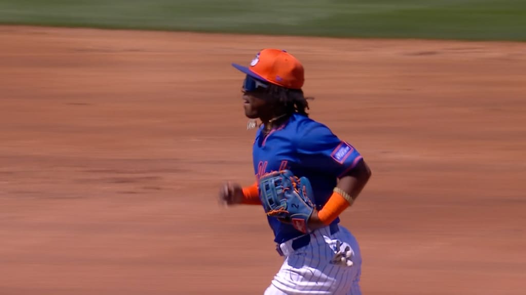 Luisangel Acuña's spinning throw | 03/21/2025 | New York Mets