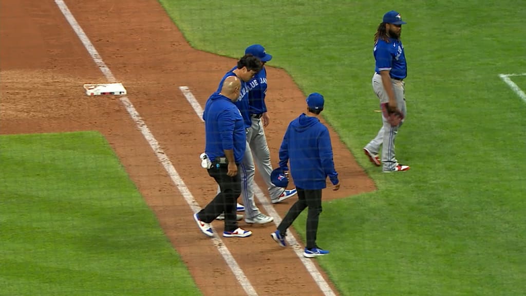 Jays pitcher Hyun Jin Ryu leaves game after being struck by liner