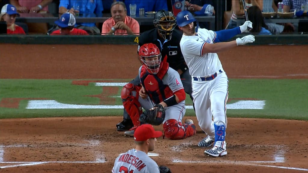 Mitch Garver hits an RBI double to extend Rangers' lead over