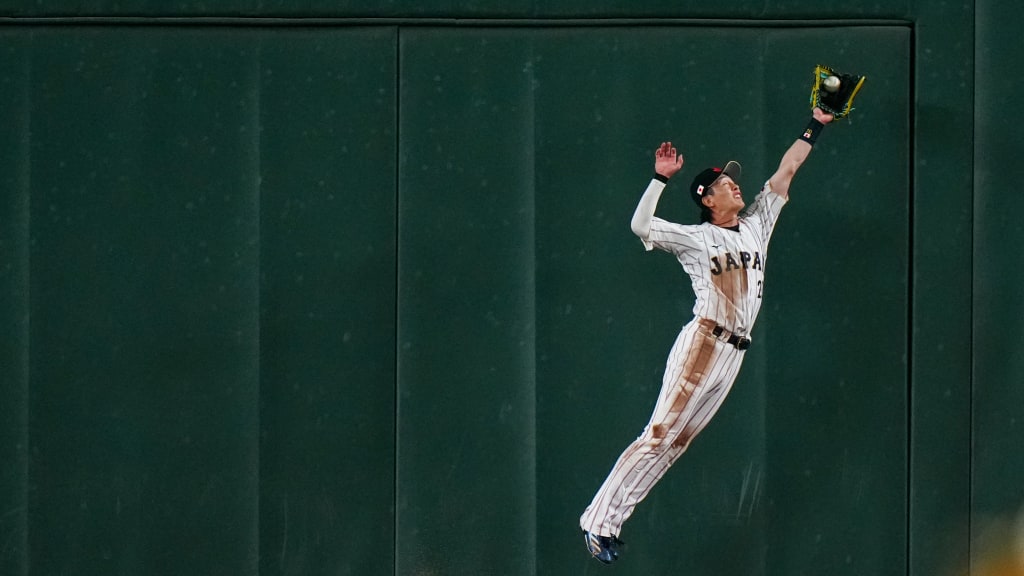 周東佑京、九回に大飛球をスーパーキャッチ | 03/07/2026 | MLB Japan
