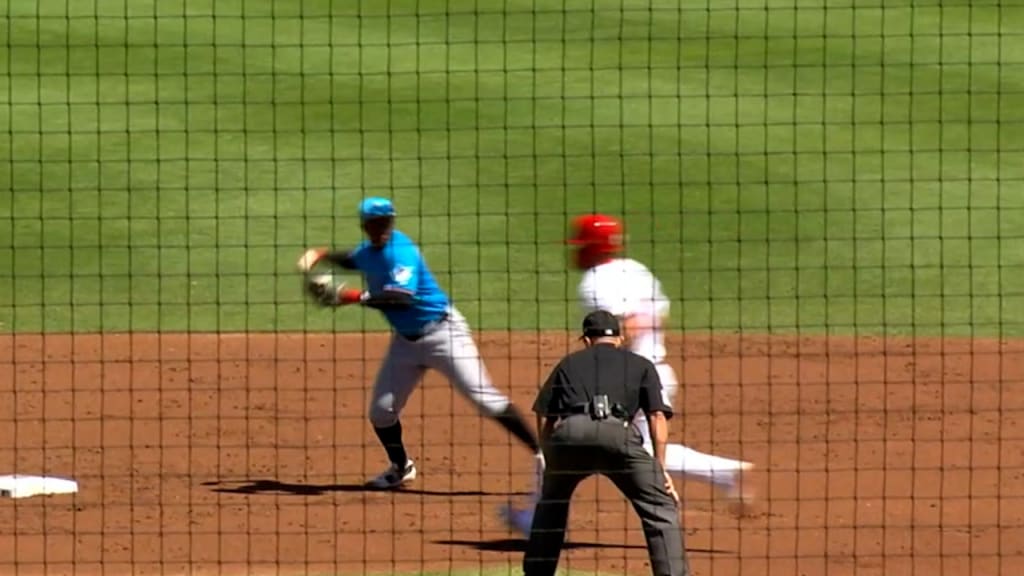 Marlins end the 2nd inning with a double play 