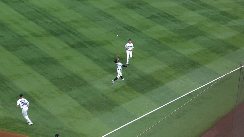 Xavier Edwards' running grab in the 5th