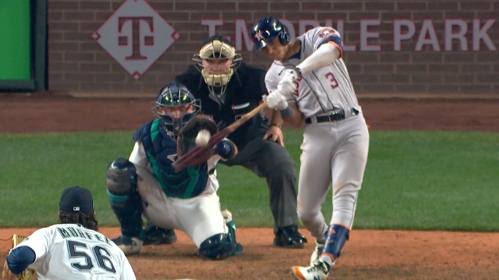 Astros' Jeremy Peña hits first home run as parents are interviewed