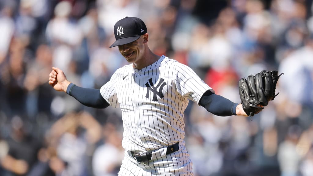 Ian Hamilton escapes a bases-loaded jam