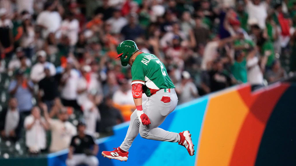 Nacho Alvarez Jr.'s solo home run