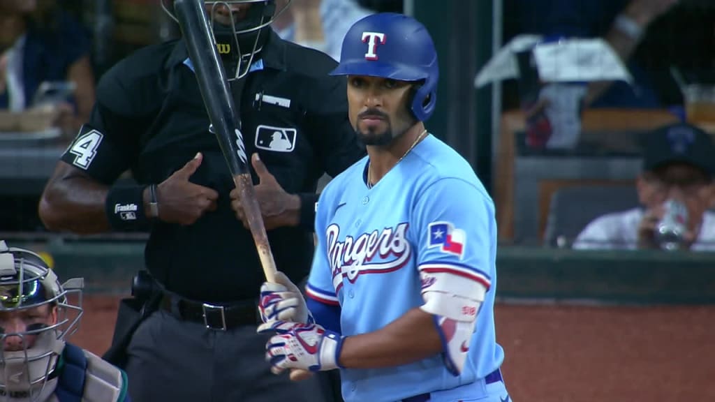 Julio Rodríguez tips Marcus Semien's homer over the fence