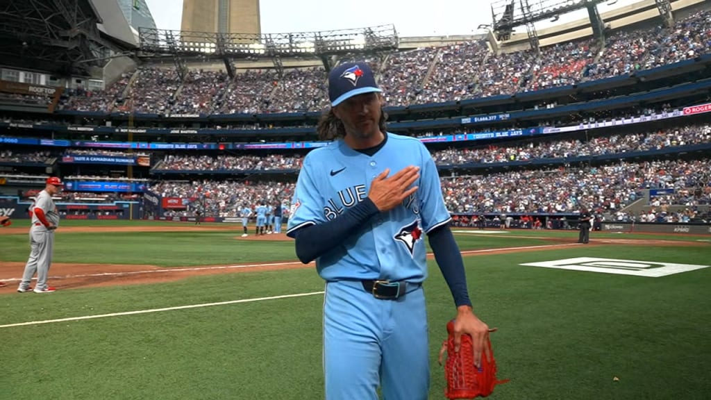 Kevin Gausman receives standing ovation after start
