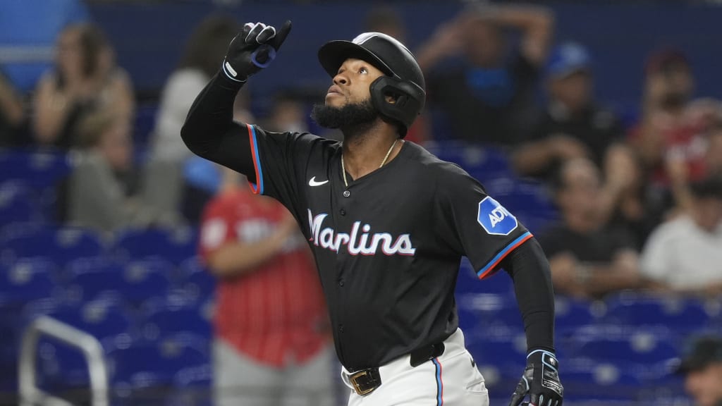 Bryan De La Cruz's solo home run (14)