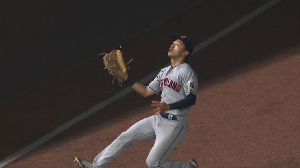 Steven Kwan's great sliding catch, 07/01/2023