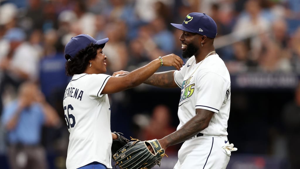 Randy Arozarena's mom throws opening pitch, highlights beautiful