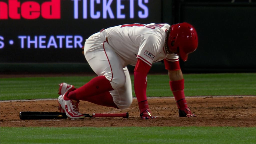 Gustavo Campero exits game with apparent injury