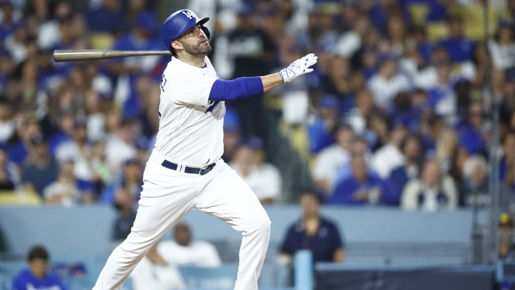 J.D. Martinez homers as Dodgers beat Nationals