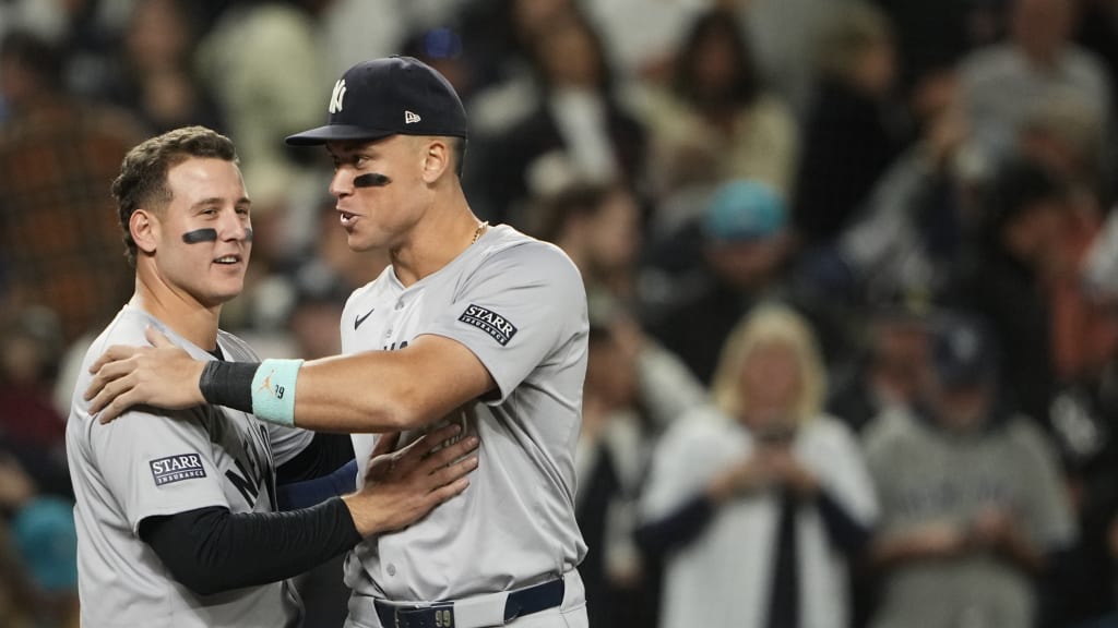 Yankees win clinch playoff berth