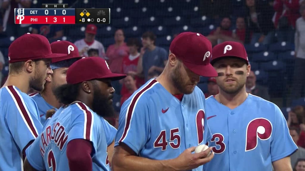 Wheeler working on no-hitter for Phillies through 7 innings