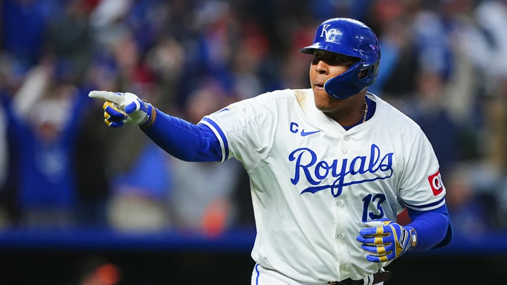 Salvador Perez hits a three-run home run (6)