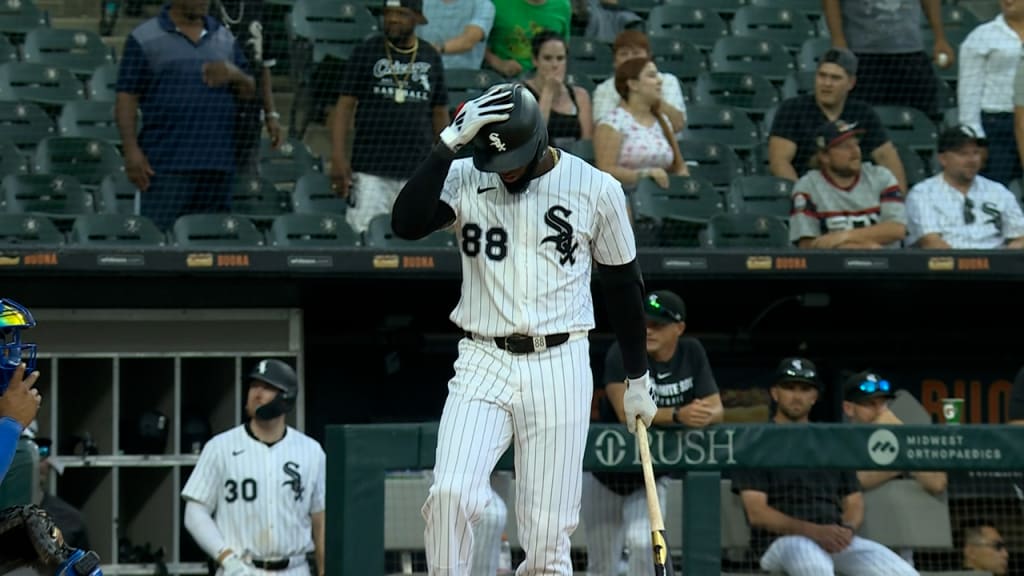 Luis Robert Jr.'s RBI forceout