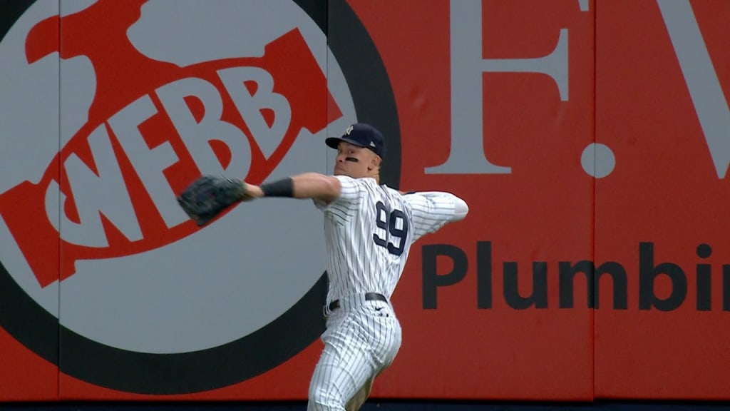 Yankees star Aaron Judge throws out two Angels