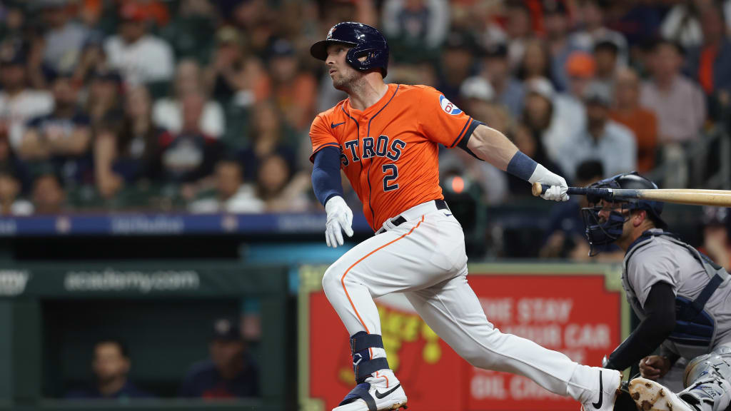 Alex Bregman plates a run with a single