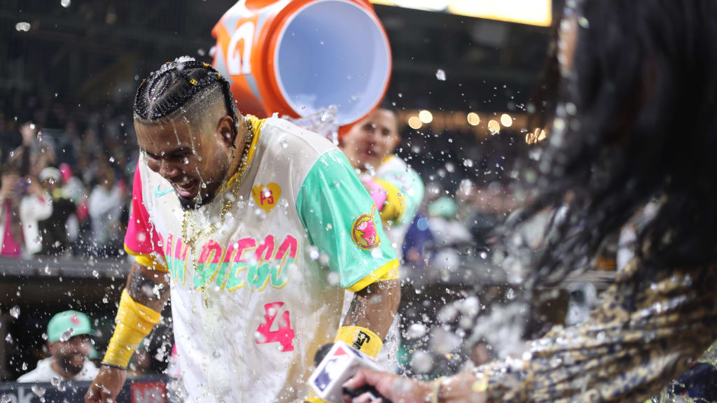Luis Arraez's walk-off single | 05/10/2024 | San Diego Padres