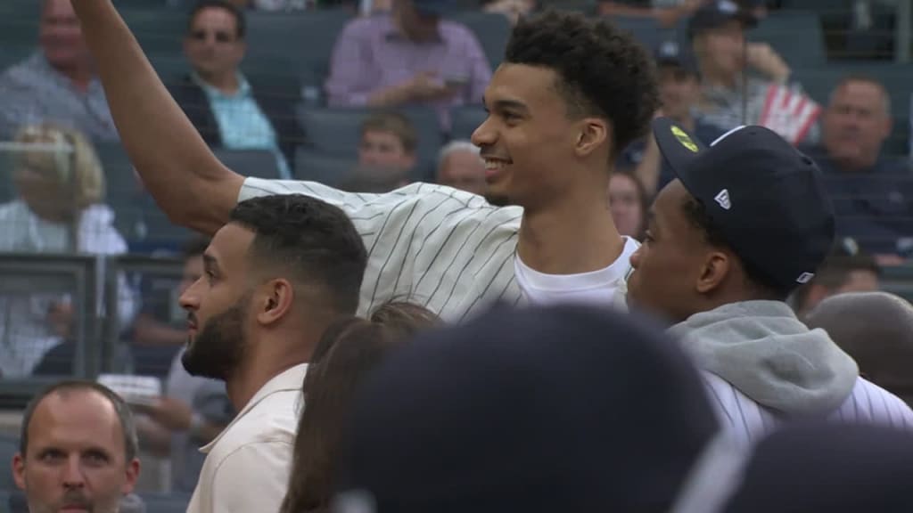 Victor Wembanyama throws out ceremonial first pitch at Yankee