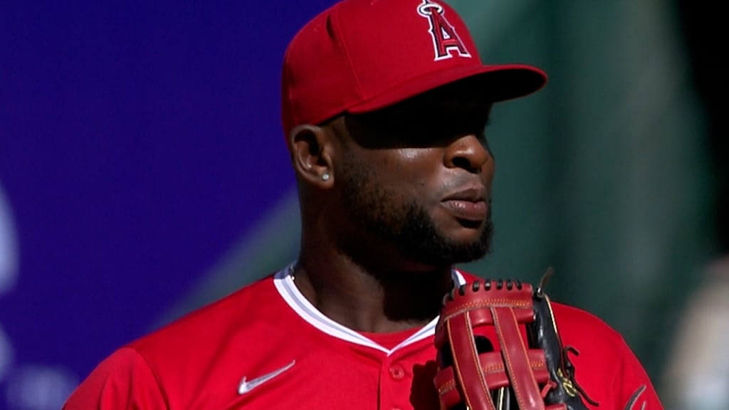 Miguel Sanó makes his pitching debut