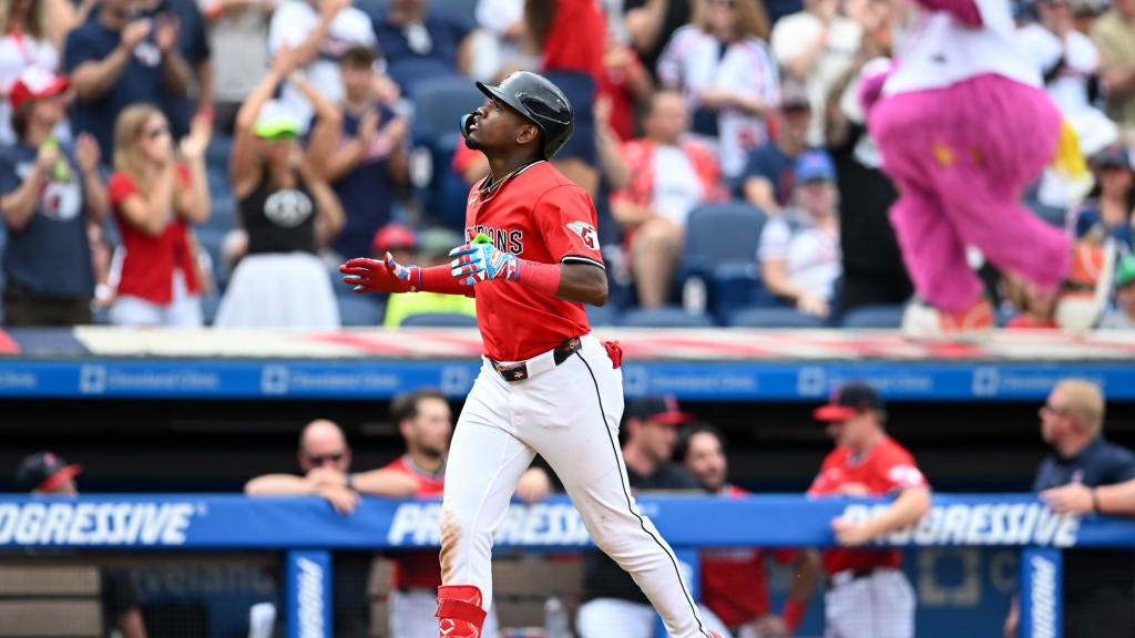 Angel Martínez's solo home run (9)