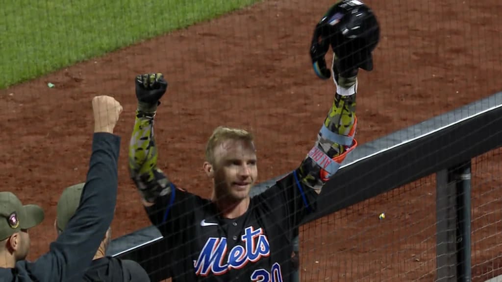 Pete Alonso, Mets slam Yankees