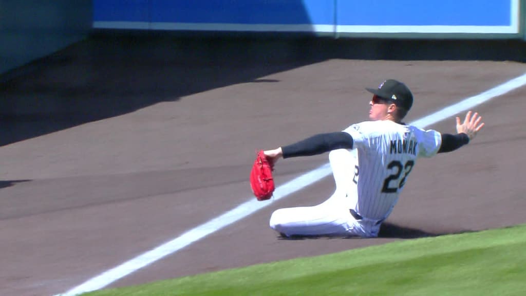 Mickey Moniak's great sliding catch