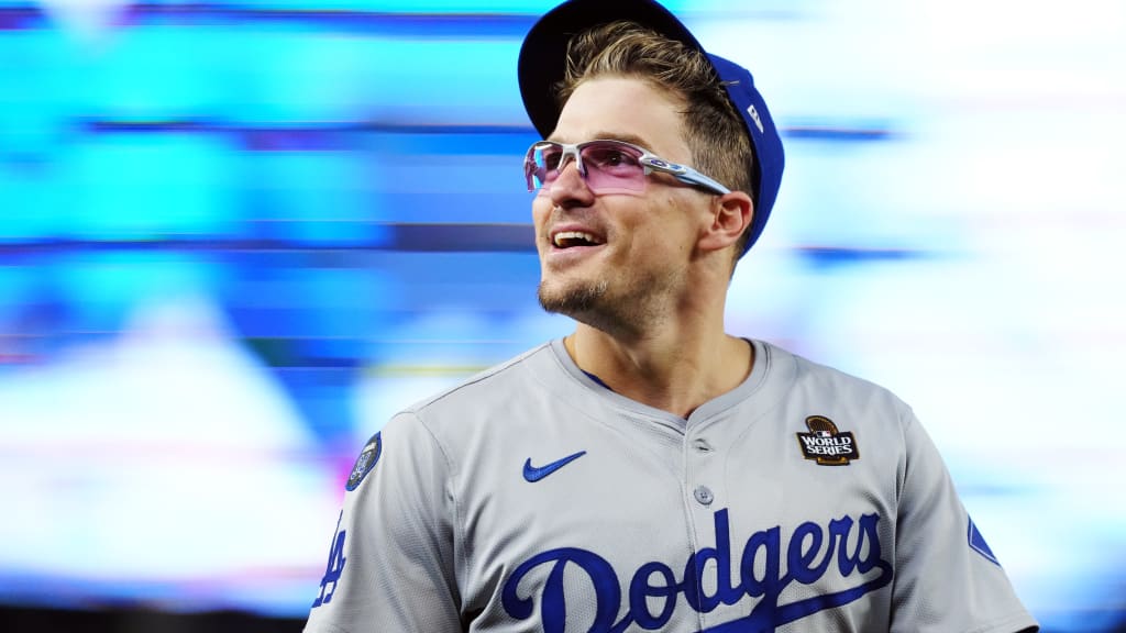 Kiké Hernández re-signs with the Dodgers