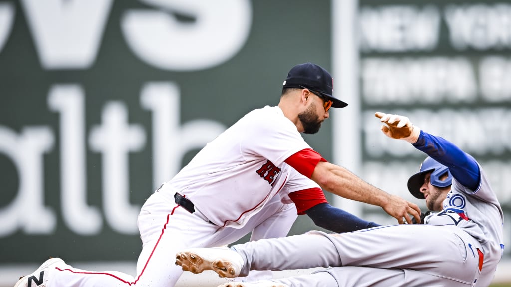 Sonny Gray picks off Ernie Clement