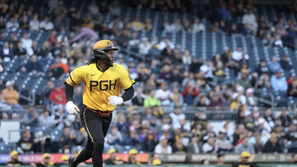 Oneil Cruz hits a 117.6 mph single | 05/09/2025 | Pittsburgh