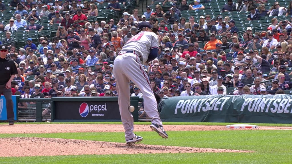 Chavez exits after line-drive hit, 06/14/2023