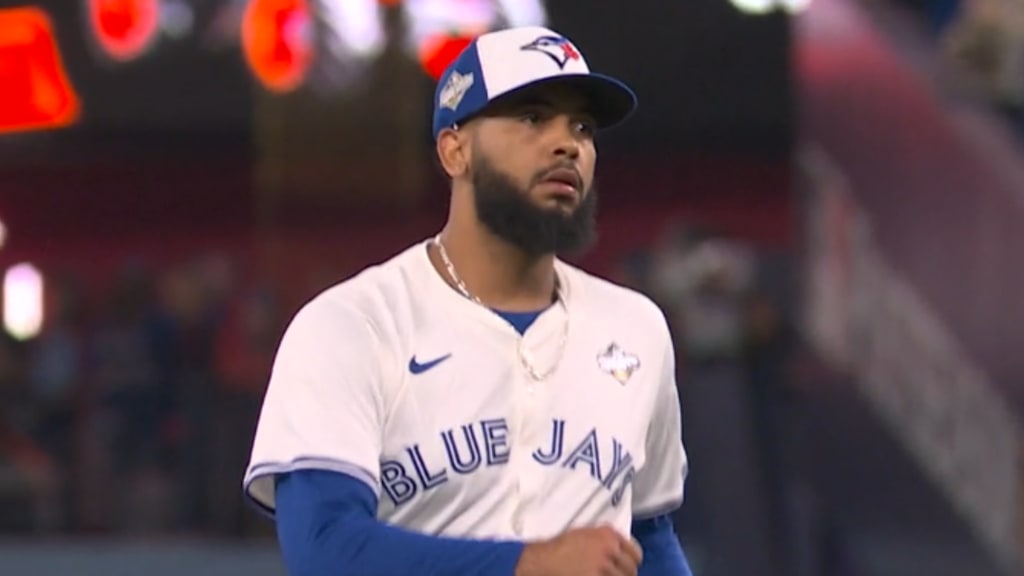 Seranthony Domínguez lanza relevo en blanco