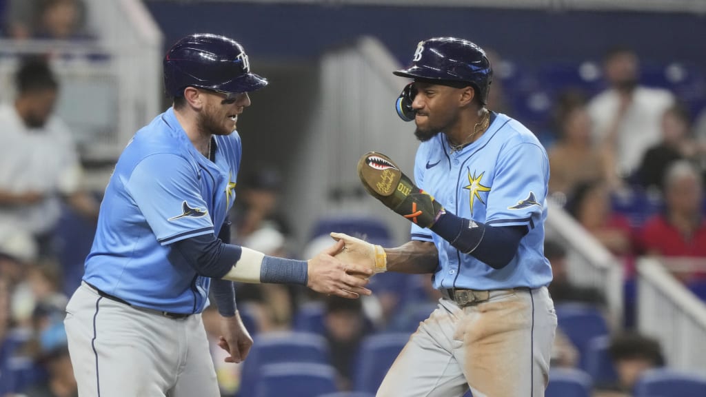 The Rays score four in the 5th inning