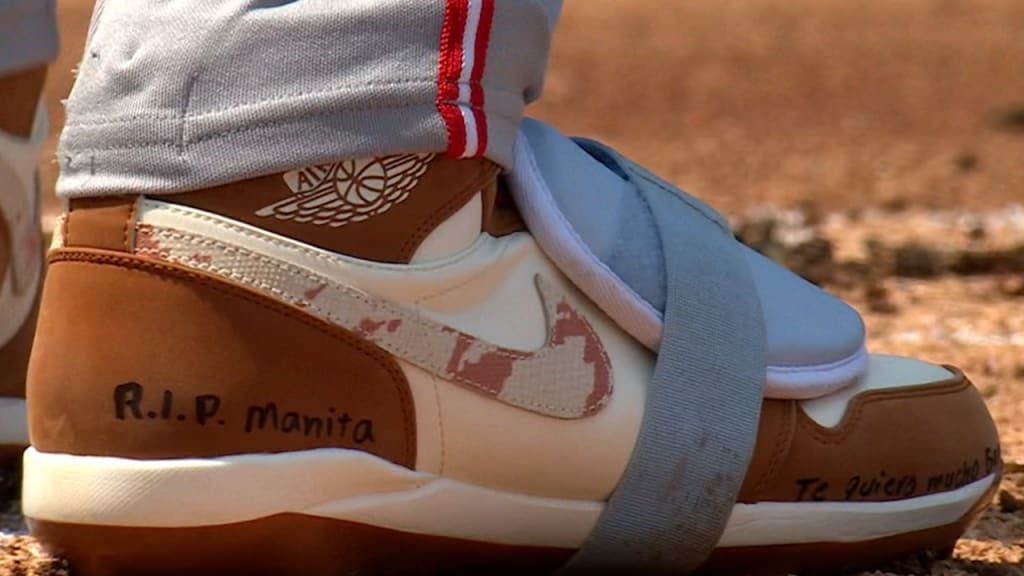 レッズのエリー・デラクルーズ、カブス戦で亡き姉へ捧げるアーチ