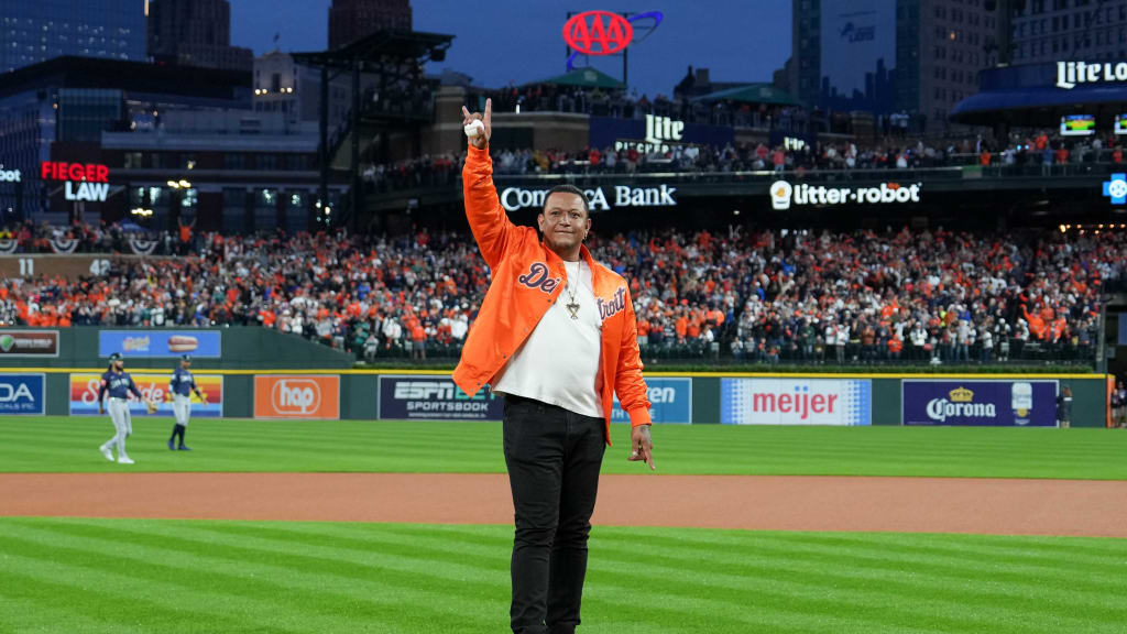Miguel Cabrera throws out first pitch in Detroit