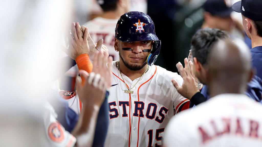 Isaac Paredes pega jonrón solitario